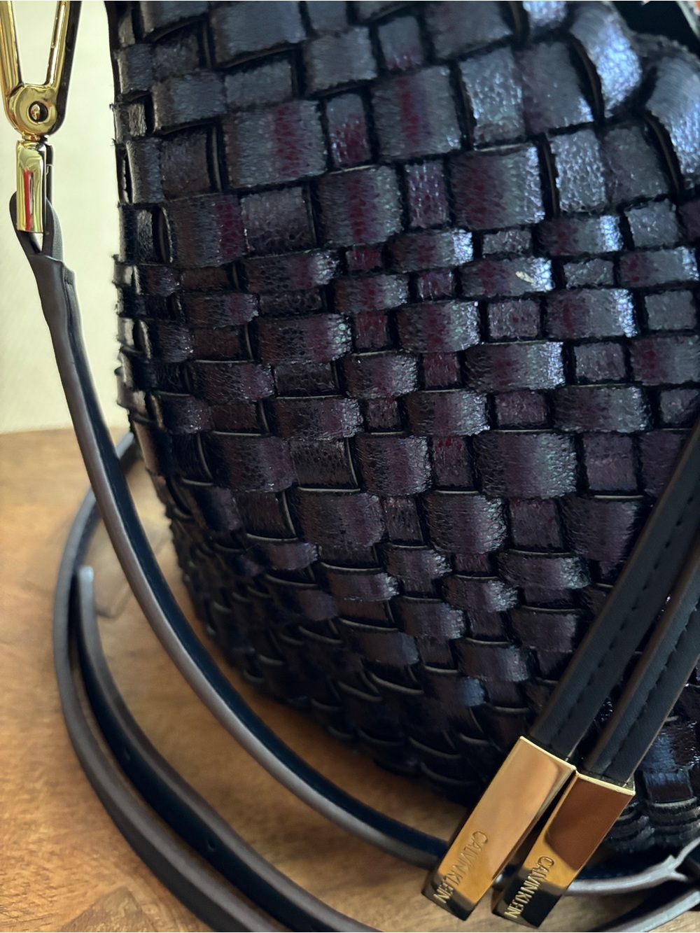 Calvin Klein Reversible Navy/Metallic Navy Woven Vegan Leather Crossbody Bag - Picture 4 of 12